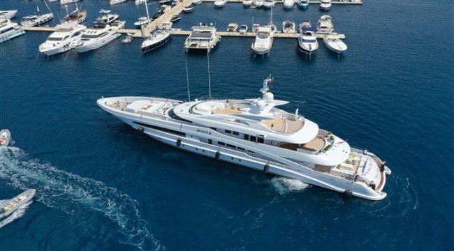 Yalıkavak Marina sezonun ilk mega yatlarını ağırlıyor