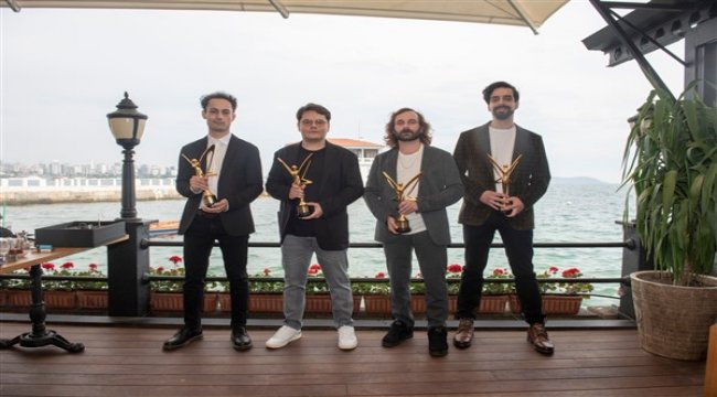 Altın Kelebek’te en iyi müzik grubu ödülü Yüzyüzeyken Konuşuruz’un
