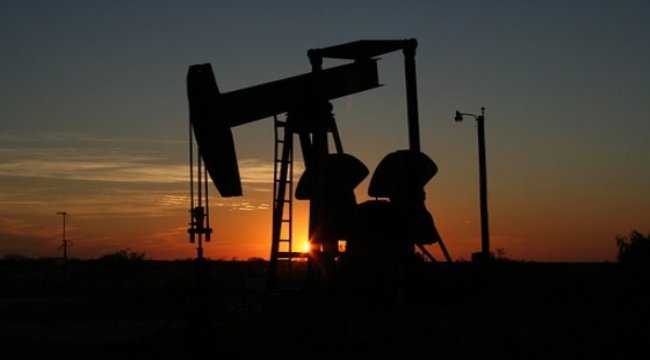 Crude Oil-Düşen fiyat eğilimi çizgisine doğru geri çekiliyor