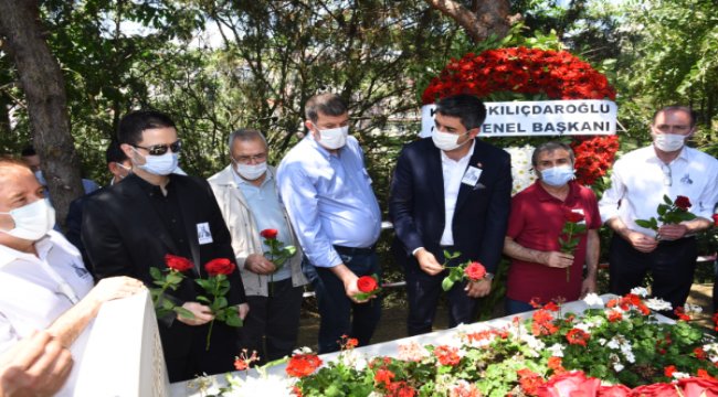 Eski bakan Moğultay vefatının 3'üncü yılında kabri başında anıldı