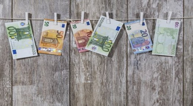 EUR/USD-Avrupa Merkez Bankasının faiz kararı sonrası geri çekiliyor