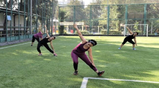 Kadınlar Zumba ile zaman geçiriyor