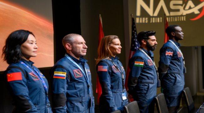 Netflix, Hilary Swank'ın yeni dizisi Away'ın tanıtım fragmanını paylaştı