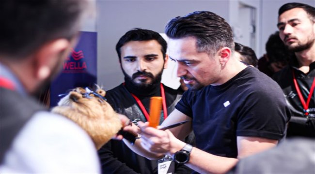 Türk saç kesim eğitmeni dünyanın en önemli 20 kuaförü arasına girdi