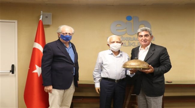 23 yıl sonra görevini oğluna devretti
