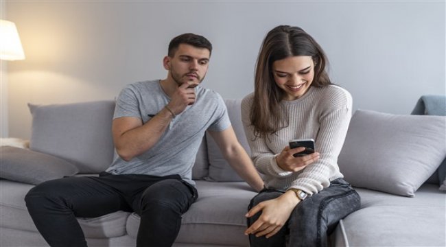 Aldatılma korkusu yaşıyorsanız önce ilişkinize güvenin