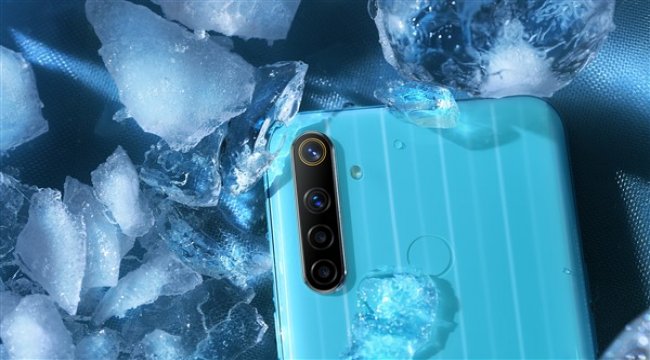 Bu yazın ışıltılı telefon tercihi: “Soda mavisi” realme 6i