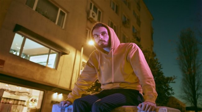 Can Kazaz’dan yeni şarkı ve klip: Yaz Bitince