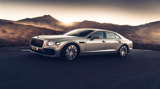 Dünyanın ilk üç boyutlu ahşap panelleri yeni Bentley Flying Spur'da