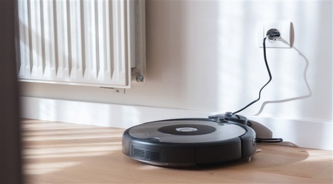 Ev temizliğinin yeni yardımcıları robot süpürgelere ilgi giderek artıyor