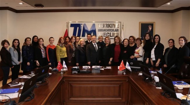 İhracatçı kadınlar sahaya iniyor