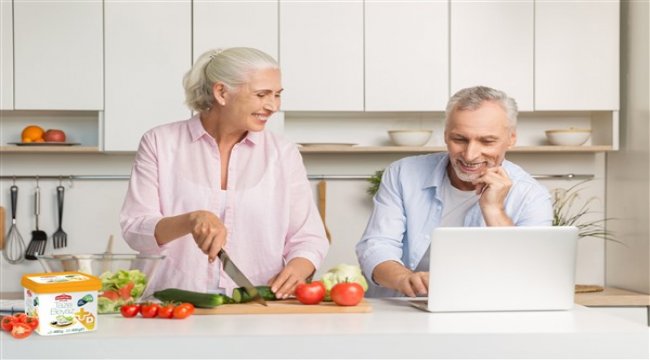 İleri yaşlarda güçlü kemikler için D vitamini ile zenginleştirilmiş peynir önerisi