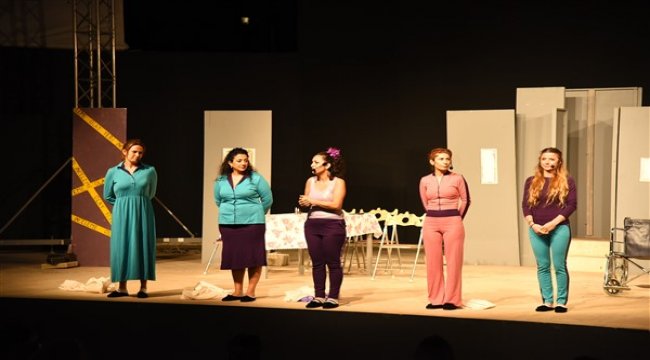 Kadına yönelik şiddet “Mor” oyunu ile sahneye taşındı