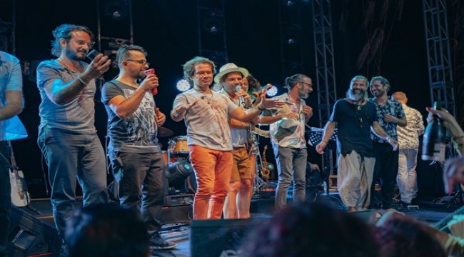 Kenan Doğulu gelenekselleşen Caresse Bodrum konseri ile yeniden sevenleri ile buluştu