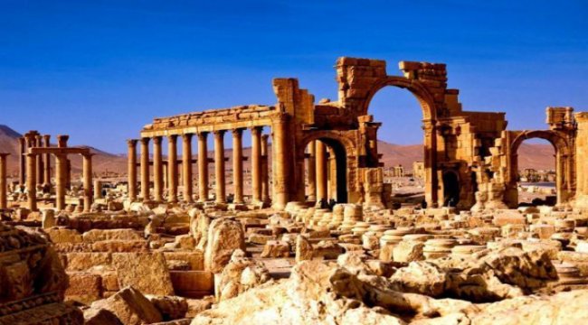 Palmira Antik Kenti Görüntüleri, Kalıntıları ve Kültürel Hatırasıyla kitap haline getirildi