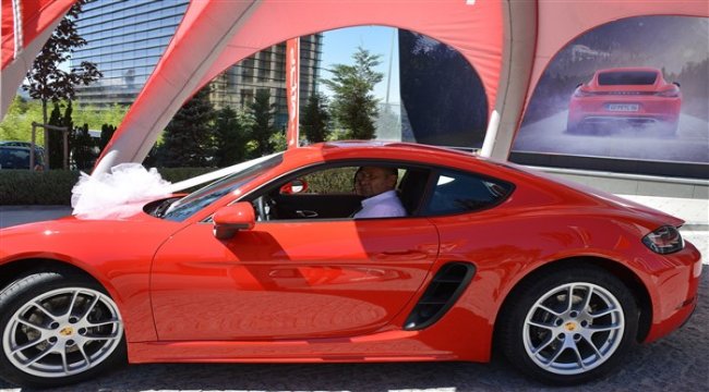 Petlas reklamındaki kırmızı Porsche, Bursa’ya gitti