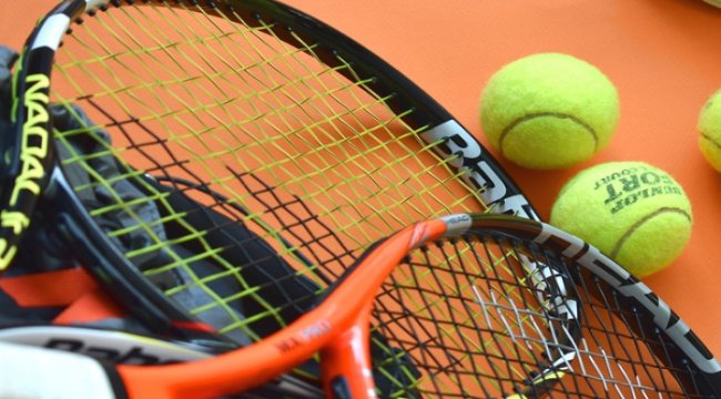 Senyör tenisçiler Adana’da buluşuyor