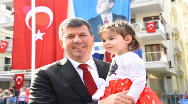 Zafer Bayramını kendine yaraşır şekilde kutluyor