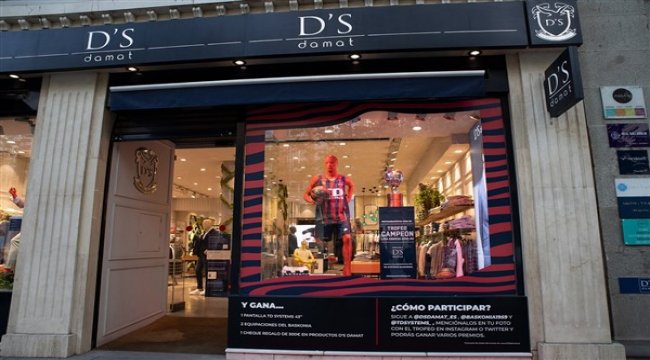 İspanya’nın şampiyonluk kupası, D’S DAMAT Madrid mağazasında