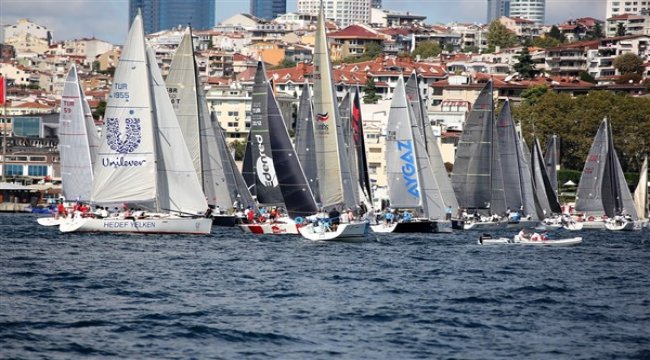 İstanbul Boğazı’nda yelken şöleni