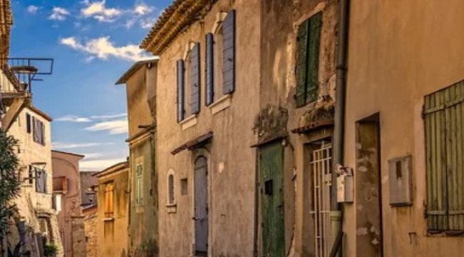 ​Öğrenci şehirlerinde evler boş kaldı, kiralar düşmeye başladı