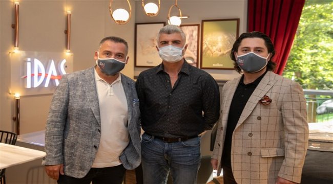 Özcan Deniz’li mağaza açılışı
