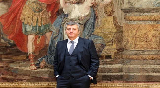 Sanatçıların tasarımlarını hayata geçiriyor
