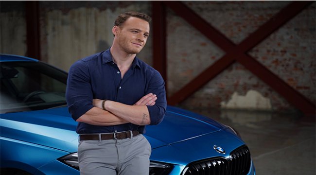 Ünlü oyuncu Kerem Bürsin yeni BMW 2 Serisi Gran Coupé’nin direksiyonuna geçti