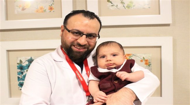 Böbrek hastası iki aylık bebek ameliyatla sağlığına kavuştu