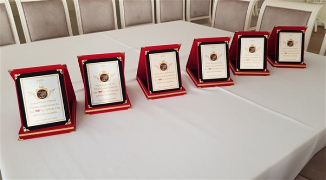 En iyi işletmeci dalında plaketleri dağıtıldı