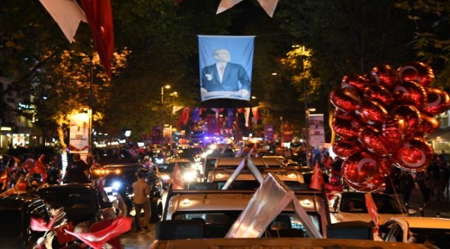 Kadıköy’de 19.23'te İstiklal Marşı coşkusu