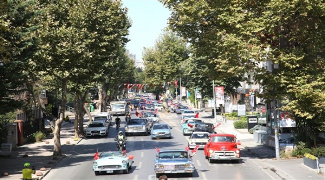 Kadıköy’de Bağdat Caddesi yürüyüşü yerine araçlarla Cumhuriyet konvoyu