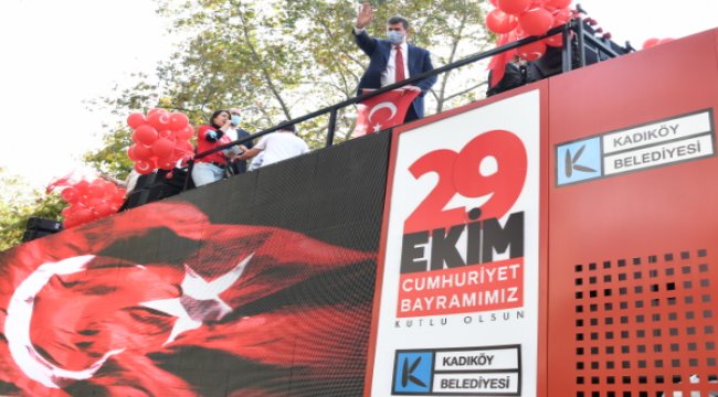 Kadıköy`de saat 19.23`te Cumhuriyet Tır`ından İstiklal Marşı okunacak