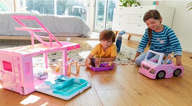 Oyuncak bebekle oynamanın faydalarını Barbie ile keşfedin