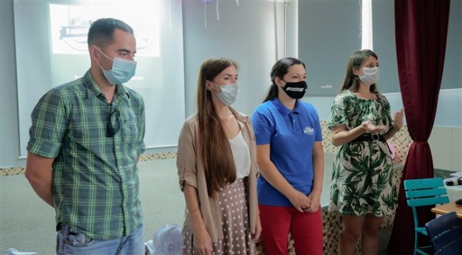 Rus Coğrafya Topluluğu Gençlik Kulübü temsilcileri Silifke'de okul ziyaret etti