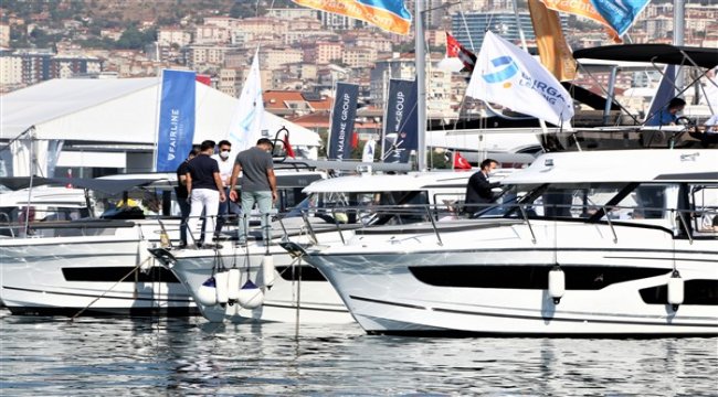 Yüzen saraylar ve her bütçeye uygun tekneler deniz tutkularını hayran bıraktı