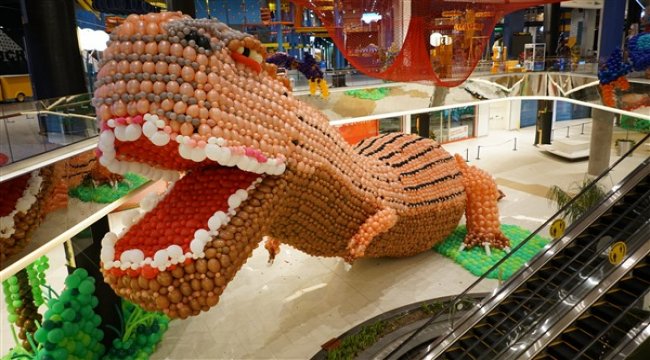 Animal Balloon World’ün Dev Dinozoru Guinness rekoru kırdı