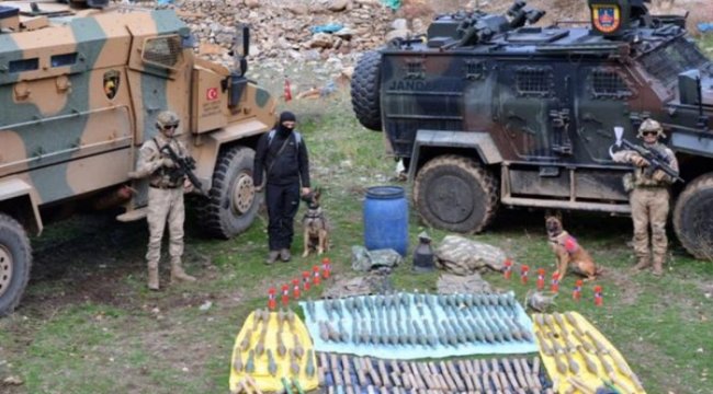 Hakkari ve Van&#039;da mühimmat, el bombası, EYP düzenekleri ele geçirildi