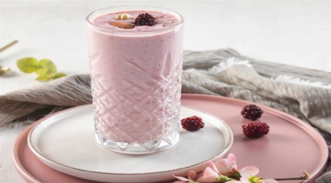 Pink Power Smoothie ile meme sağlığına katkıda bulun