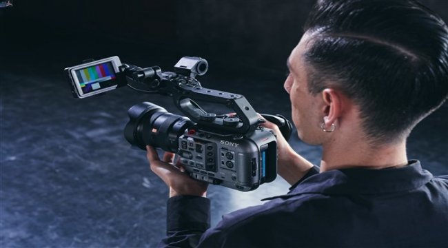 Profesyonel kamera ile Sinema Grubunu genişletiyor