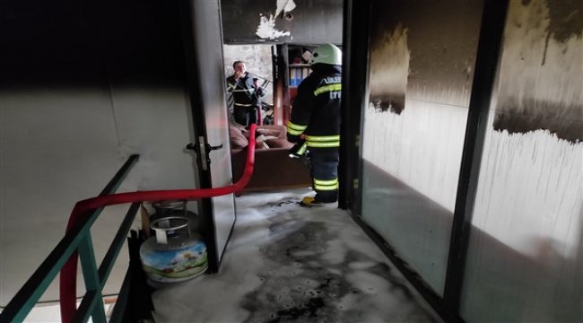 Sanayideki korkutan yangına itfaiyeden 1 dakikada müdahale