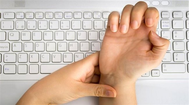 Uzun süreli bilgisayar kullanımı karpal tünel sendromuna neden oluyor