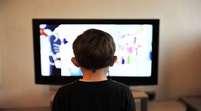 Asıl sorun ekran karşısında kalması değil, neye maruz kaldığı önemli