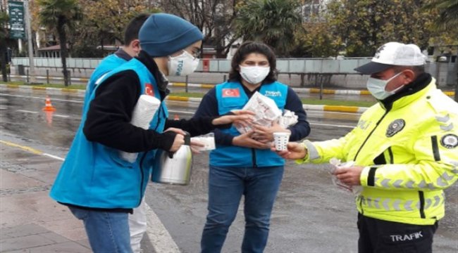 Balıkesir TÜGVA Lise öğrencilerinden örnek davranış