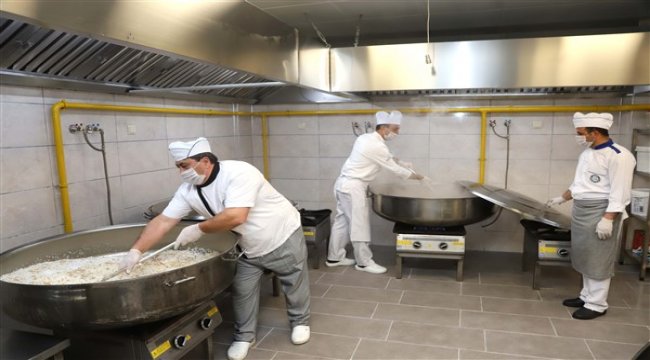 Büyükşehir'den karantinada olan yaşlılara sıcak yemek desteği