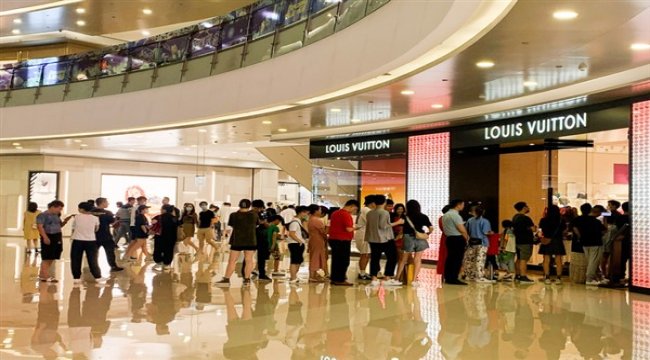 Çinliler, karantinadan çıkınca harcamaya yöneldi, ‘lüks harcama’ patladı