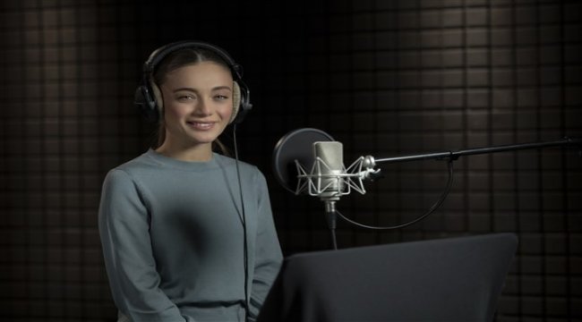 Damla Sönmez, ‘Ben, Kirke’yi seslendirdi