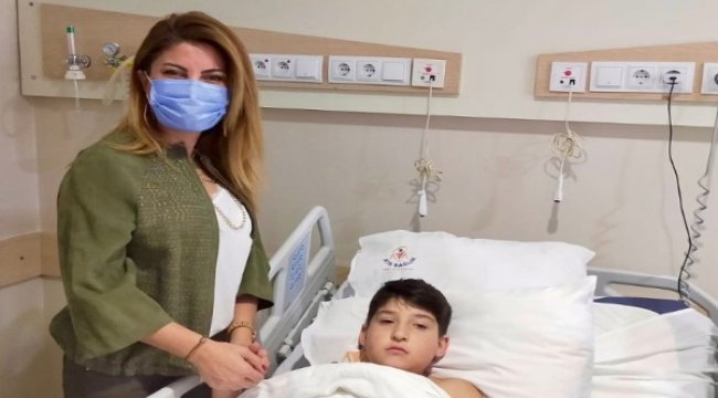 Goldenhar sendromuyla doğan Berkay’ın gözündeki kitle ameliyatla çıkarıldı