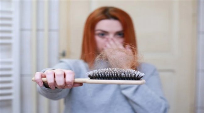 Koronavirüs saçları dökebiliyor