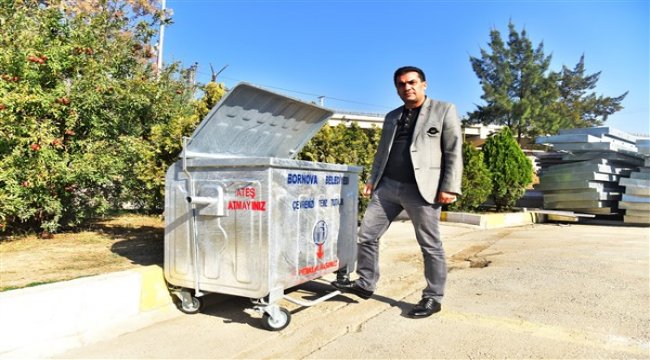 Koronavirüse karşı pedallı konteyner